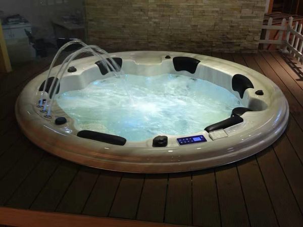 spa圆形按摩浴池